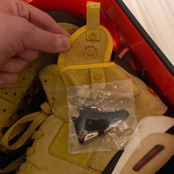 Air Jordan Travis Scott “Yellow” sample